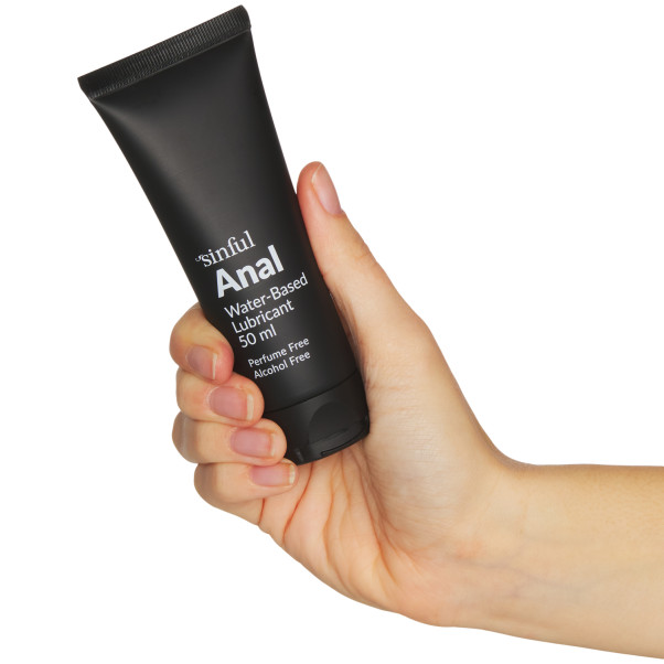 Sinful Him & Him Box Produktbild i hand 53