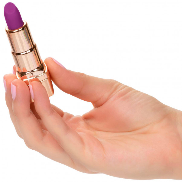 Bad Bitch Lipstick Vibrator produkt i hand 50