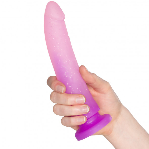 Baseks Gradient Glitter Medium Dildo 20 cm Produktbild i hand 50