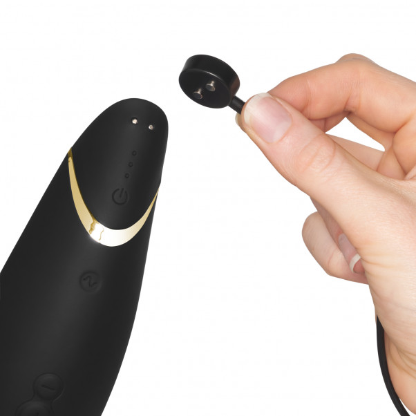 Womanizer Premium 2 Lufttrycks­vibrator Produktbild i hand 52