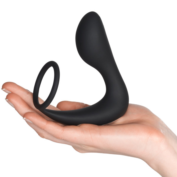 Sinful Vibrerande Fjärrstyrd Prostatastimulator med Penisring Produktbild i hand 50