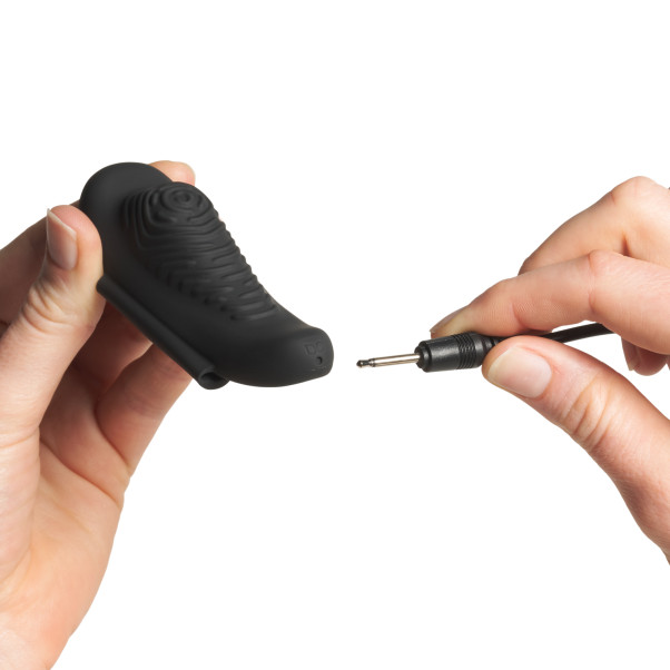 GoGasm Fjärrstyrd Trosvibrator Produktbild i hand 52