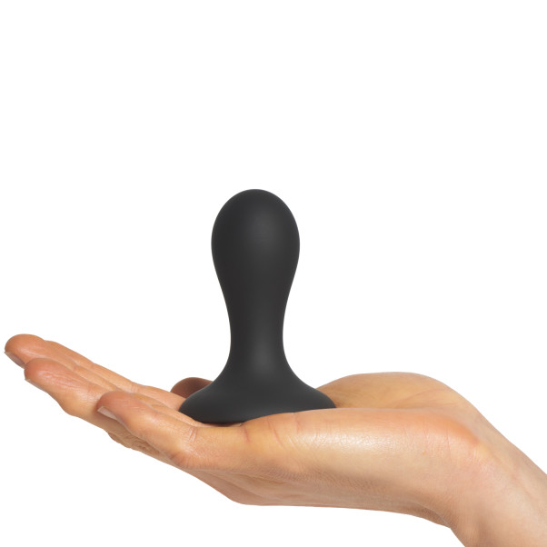 Sinful Jiggle Small Black Analplugg Produktbild i hand 50