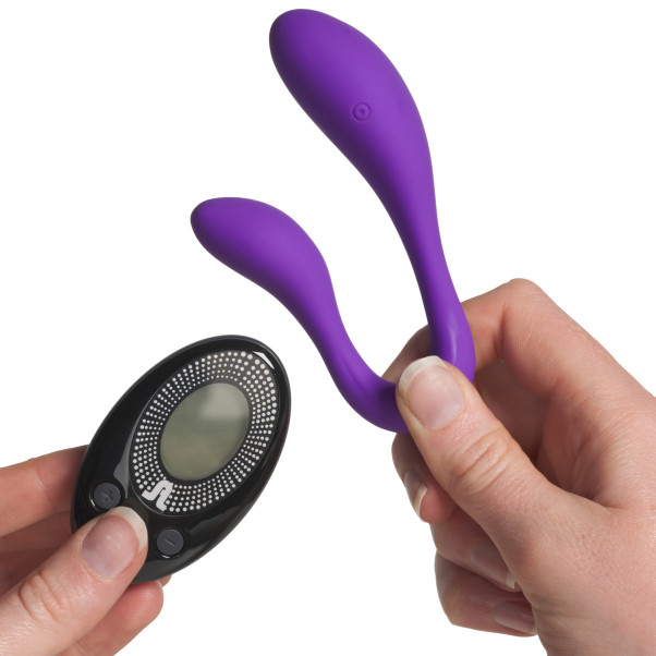 Adrien Lastic Couple Secrets II Fjärrstyrd Dubbelvibrator Produktbild i hand 51