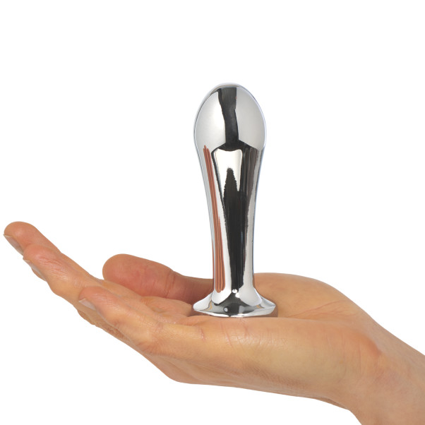 Sinful Rumble Slim Vibrerande Analplugg Produktbild i hand 50