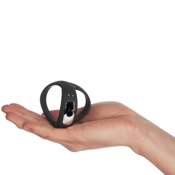 Sinful Triple Function Uppladdningsbar Vibrerande Penisring Produktbild i hand 50