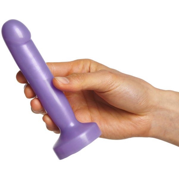 Tantus Starter Dildo 15 cm Produktbild i hand 50