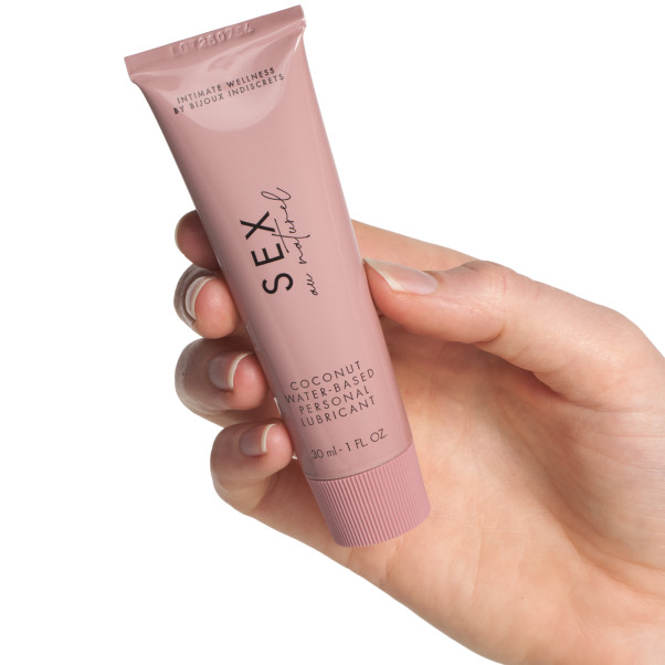 Sex Au Naturel Coconut Vattenbaserat Glidmedel 30 ml Produktbild i hand 50