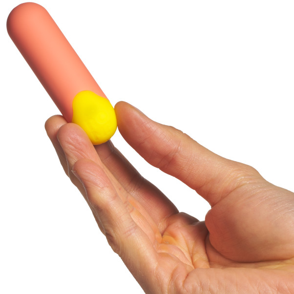 ROMP Riot Bulletvibrator Produktbild i hand 50