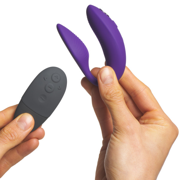 We-Vibe Sync 2 Appstyrd Parvibrator Produktbild i hand 51