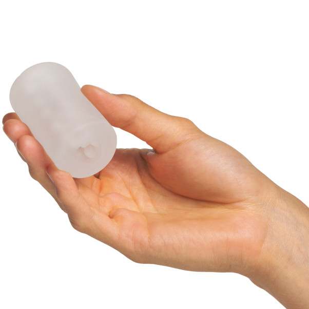 baseks Dotty Tube Stroker Produktbild i hand 50