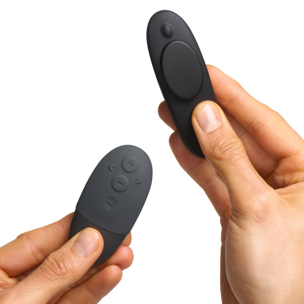 We-Vibe Moxie+ Fjärrkontrollerad Trosvibrator Produktbild i hand 51
