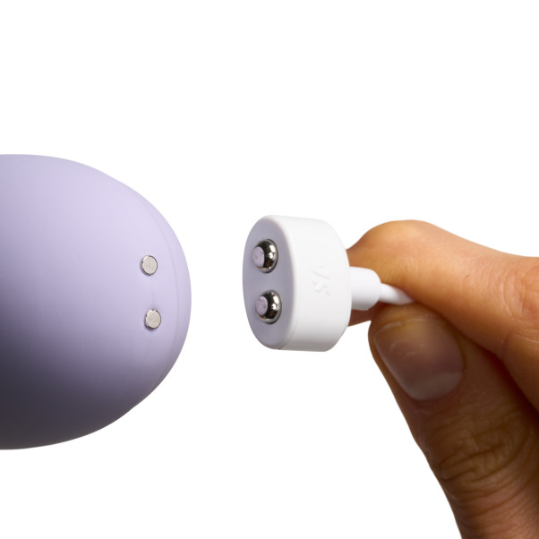 Satisfyer Pro 2 Generation 3 Lila Liquid Air Appkontrollerad Lufttrycksvibrator Produktbild i hand 51