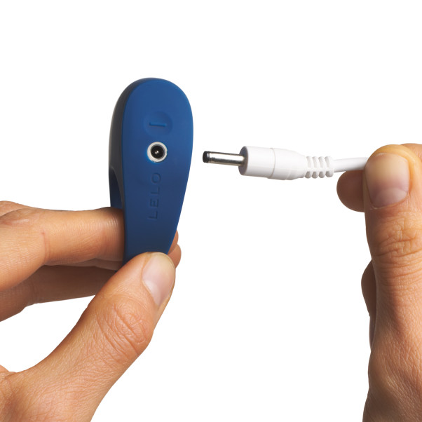 LELO Tor 3 Vibrerande Penisring Produktbild i hand 51