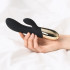 Sinful Warm Uppladdningsbar Rabbitvibrator Produktbild i hand 50