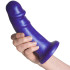 Vixen Creations Large Realistiskt Böjd Dildo 20 cm Produktbild i hand 50