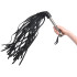 Zado Broad Läder Flogger med Stålhandtag 55 cm Produktbild i hand 50