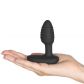 OhMiBod Lumen Appstyrd Vibrerande Analplugg Produktbild i hand 50
