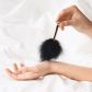 Sinful Tease Feather Gold Tickler Produktbild i hand 50